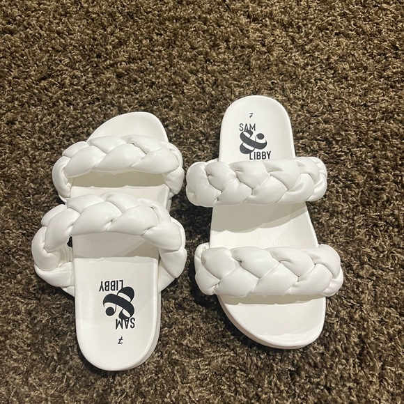 Women’s size 7 sandals. - Picture 1 of 2
